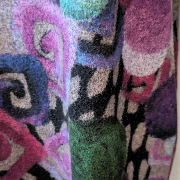 Trisha Tyler Colorful Abstract Patterned Women's Sweater - Picture 4 of 6